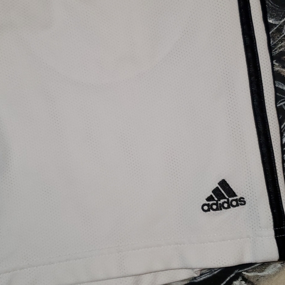 Adidas mens basketball shorts - Picture 2 of 6